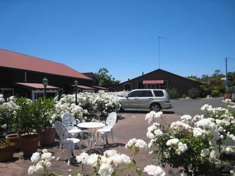 Pemberton Old Picture Theatre Holiday Apts - Accommodation QLD 3