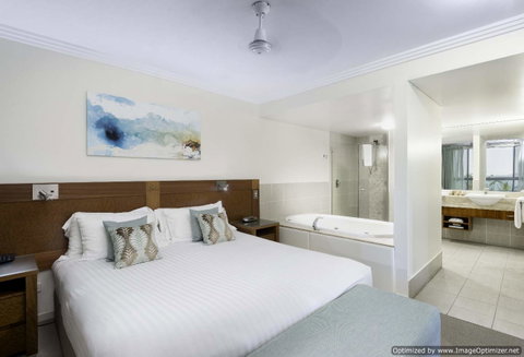 Pinnacles Resort & Spa - Accommodation QLD 1