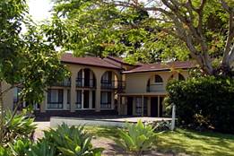 Poinciana Motel - Accommodation QLD 1