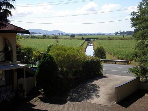 Poinciana Motel - Accommodation QLD 0