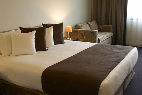 Quality Hotel Tabcorp Park - Accommodation QLD 0