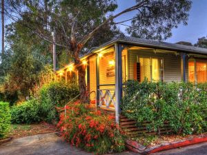 Highway Tourist Village - Accommodation QLD 4