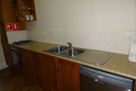 Silver Hill Townhouse - Accommodation QLD 5