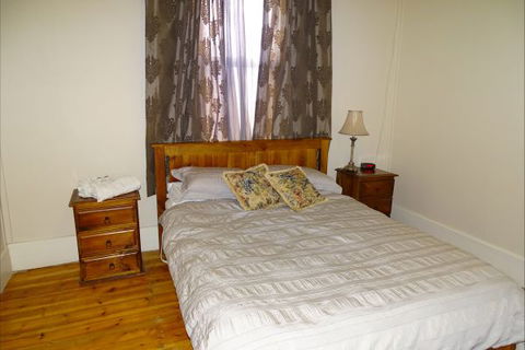 Silver Hill Townhouse - Accommodation QLD 7
