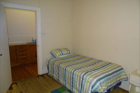 Silver Hill Townhouse - Accommodation QLD 8