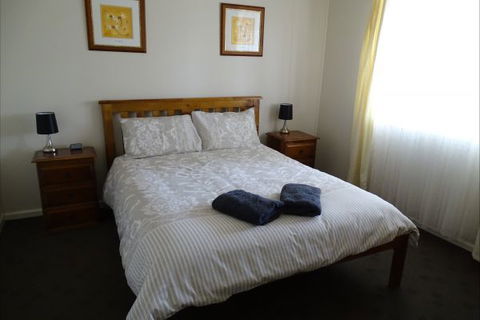 Silver Hill Townhouse - Accommodation QLD 11