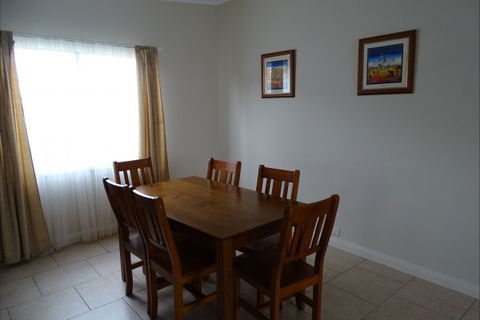 Silver Hill Townhouse - Accommodation QLD 14
