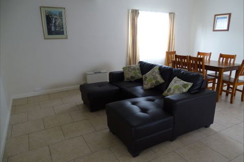 Silver Hill Townhouse - Accommodation QLD 15
