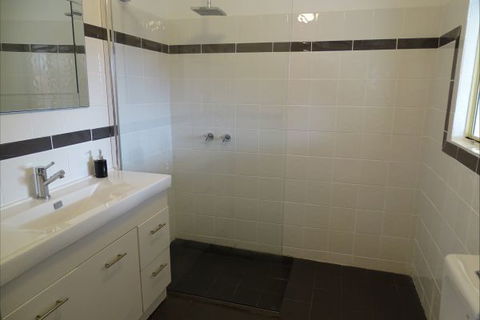 Silver Hill Townhouse - Accommodation QLD 16