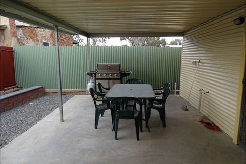 Silver Hill Townhouse - Accommodation QLD 17