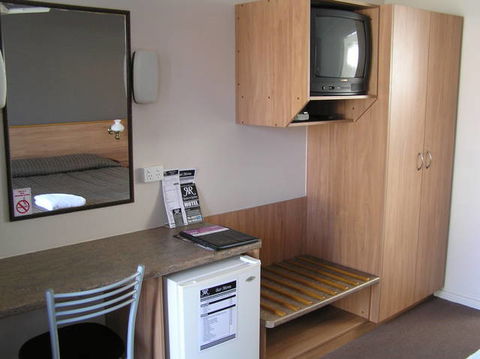 Riviera On Ruthven Motel - Accommodation QLD 0