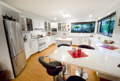 Rocky Point Lodge - Accommodation QLD 2