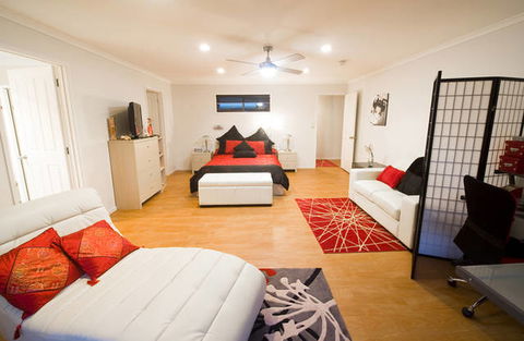 Rocky Point Lodge - Accommodation QLD 3