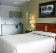 Saltbush Motor Inn - Accommodation QLD