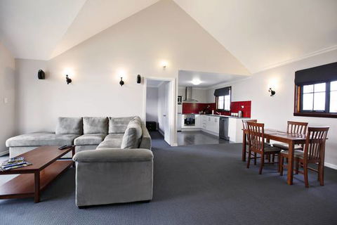 Scarlet Woods Chalet - Accommodation QLD 0