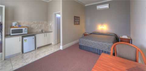 Silver Haven Motor Inn - Accommodation QLD 8