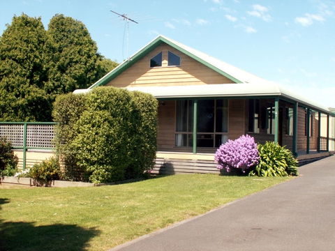 The Black Dolphin - Accommodation QLD 0