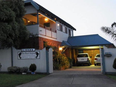 The Black Dolphin - Accommodation QLD 4