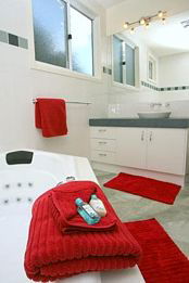 The Black Dolphin - Accommodation QLD 7