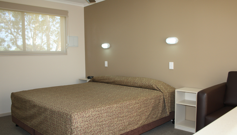 The Bowlo Holiday Cabins - Accommodation QLD 2