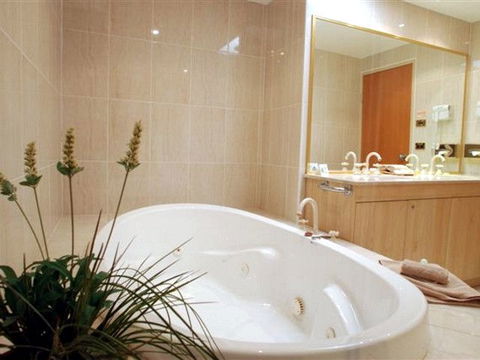 Hermitage Campbelltown - Accommodation QLD 2