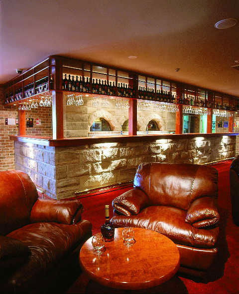 Hermitage Campbelltown - Accommodation QLD 4