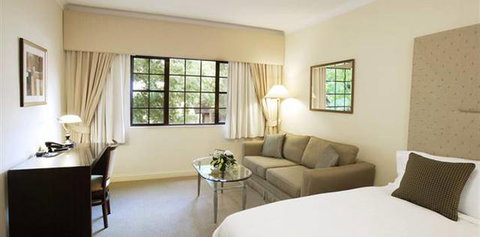 The Hills Lodge Hotel & Spa - Accommodation QLD 4