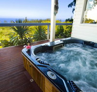 The White House Ocean View Spa Villa - Accommodation QLD