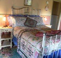 The Witches Garden - Cottage on the Creek - Accommodation QLD