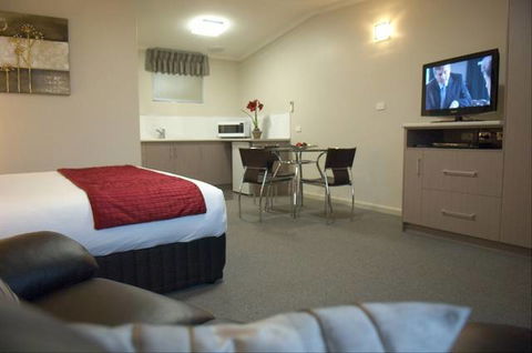 Tower Motor Inn - Accommodation QLD 5