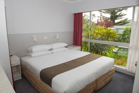 Tudor Apartments - Accommodation QLD 0