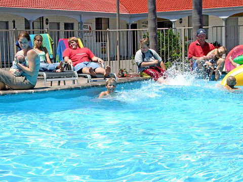 Tuncurry Beach Motel - Accommodation QLD 1