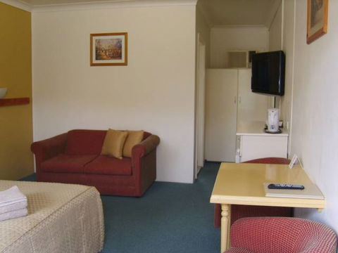 Valley View Motel - Accommodation QLD 1