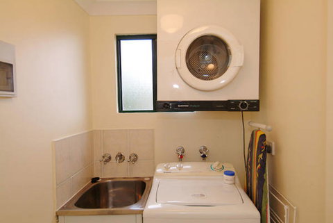 Waterfront Terraces - Accommodation QLD 9