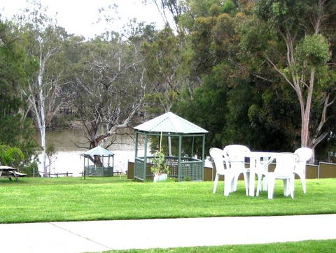 Weir Caravan Park Robinvale - Accommodation QLD 4