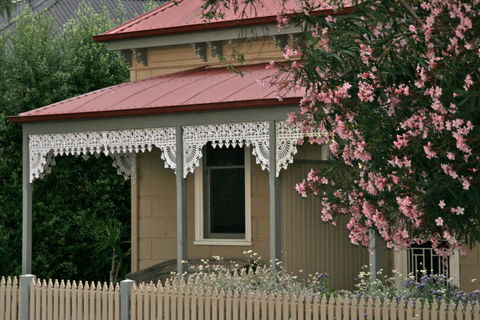 Williamstown Cottages & Apartments - Accommodation QLD 1