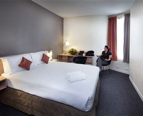 Ibis Hotel Perth - Accommodation QLD 1