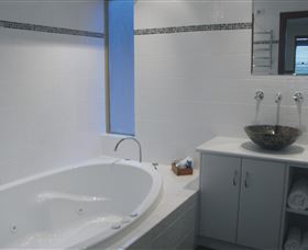 Karma Chalets And Karisma Spa - Accommodation QLD 2