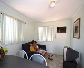 Pilbara Holiday Park - Aspen Parks - Accommodation QLD 1