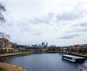 Regal Apartments - Accommodation QLD 3