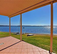 Luxury Waterfront House - Accommodation QLD