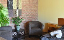 Lightning Ridge Outback Resort And Caravan Park - Accommodation QLD 4