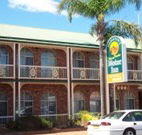 Hamiltons Henry Parkes Motor Inn - Accommodation QLD
