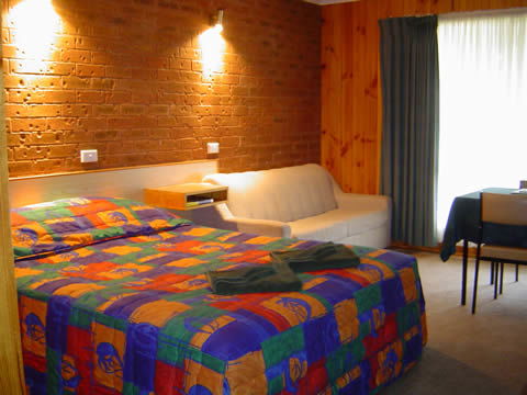 Country Roads Motor Inn - Narrandera - Accommodation QLD 2