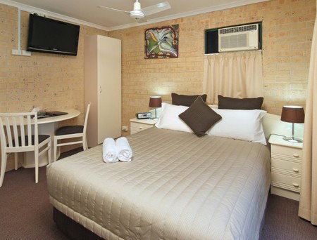 Edmondstone Motel - Accommodation QLD 1