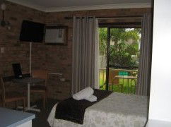 Myall River Palms Motor Inn - Accommodation QLD 2