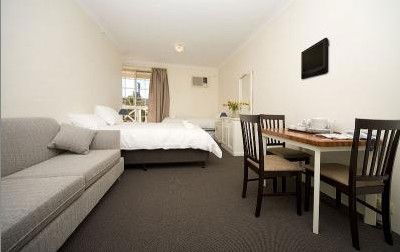 Aussie Settler Motel - Accommodation QLD 1