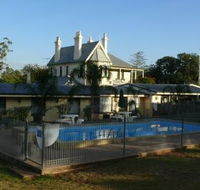 Airlie House Motor Inn - Accommodation QLD