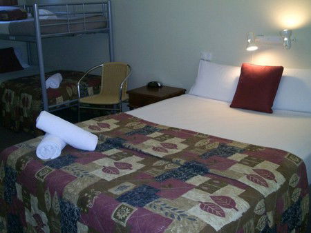 Chaparral Motel - Accommodation QLD 3