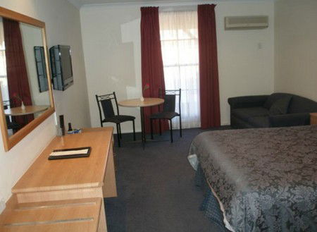 Bushmans Motor Inn - Accommodation QLD 2